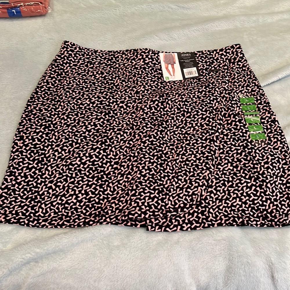 Jones Faux Wrap Skort in Black/Pink pattern